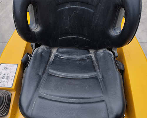 Kompakti pyöräkuormaaja