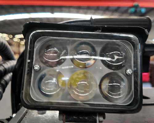 Kompakti telakuormaaja