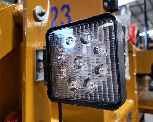 Kompakti nivelkuormaaja