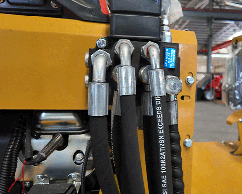 Kompakti nivelkuormaaja